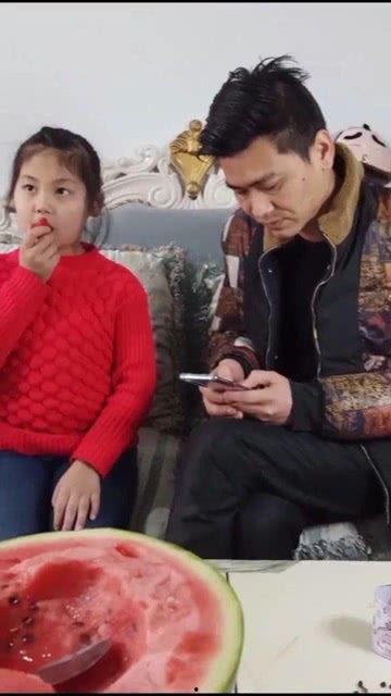 梦见我和老婆吃瓜,我与老婆共享瓜果时光