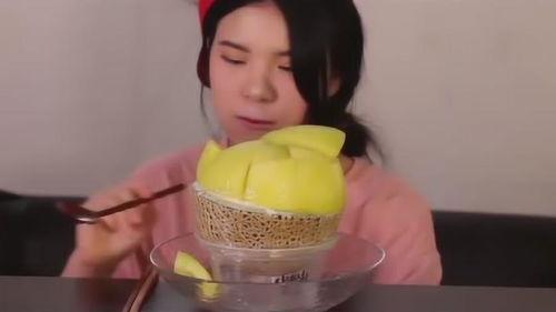 美女吃瓜吃多了,揭秘娱乐圈背后的秘密